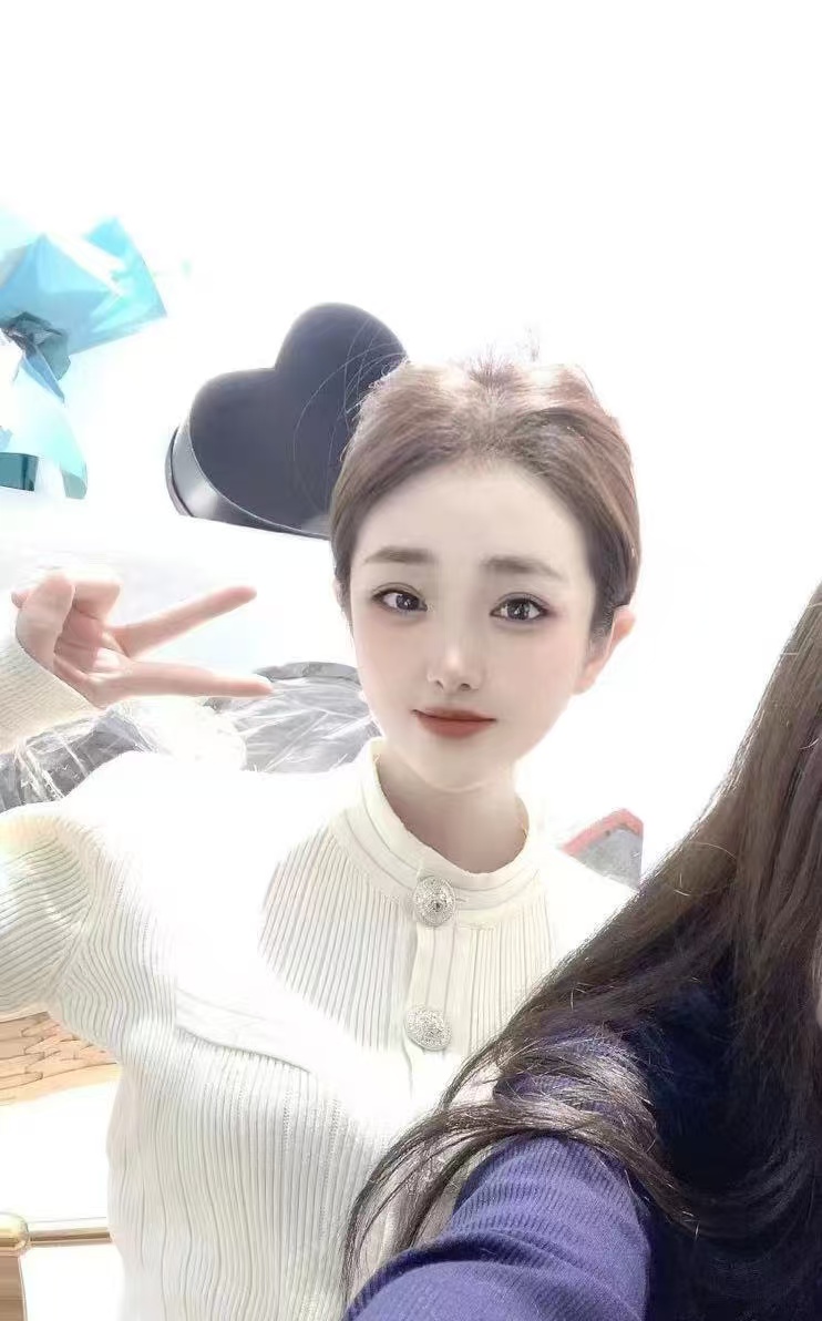 极品粉嫩辣妹小梦