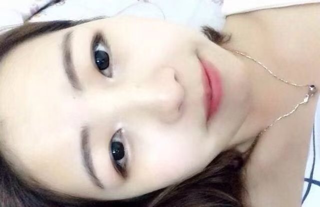 庄里风情肉感小姐姐