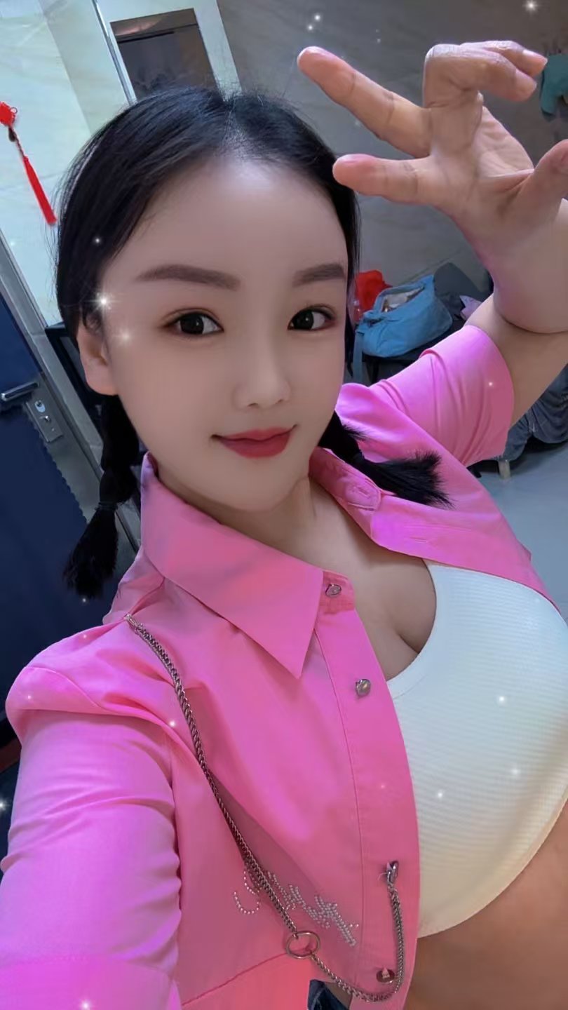 白云爆乳小御姐依依