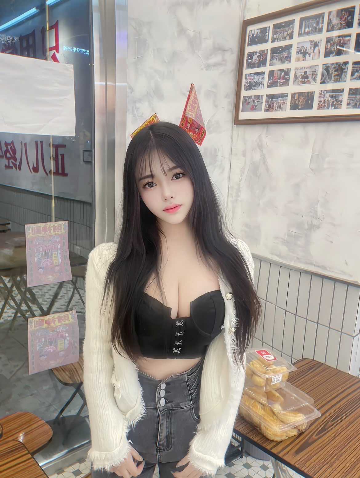 皮肤白皙的兼职小姐姐