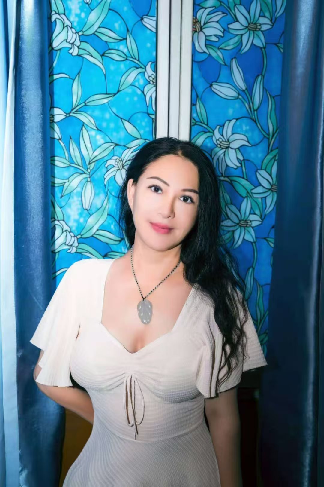 中俄混血大胸东北妞