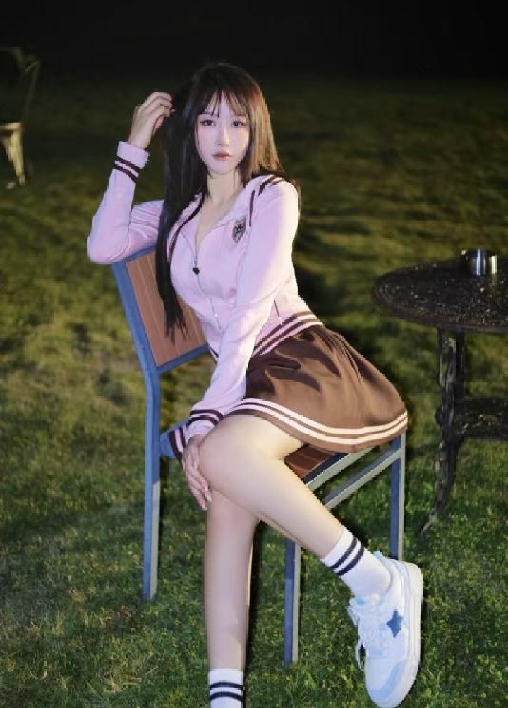 白嫩大长腿御姐雪儿