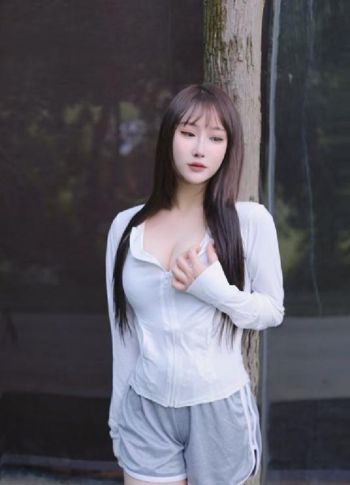 白嫩大长腿御姐雪儿