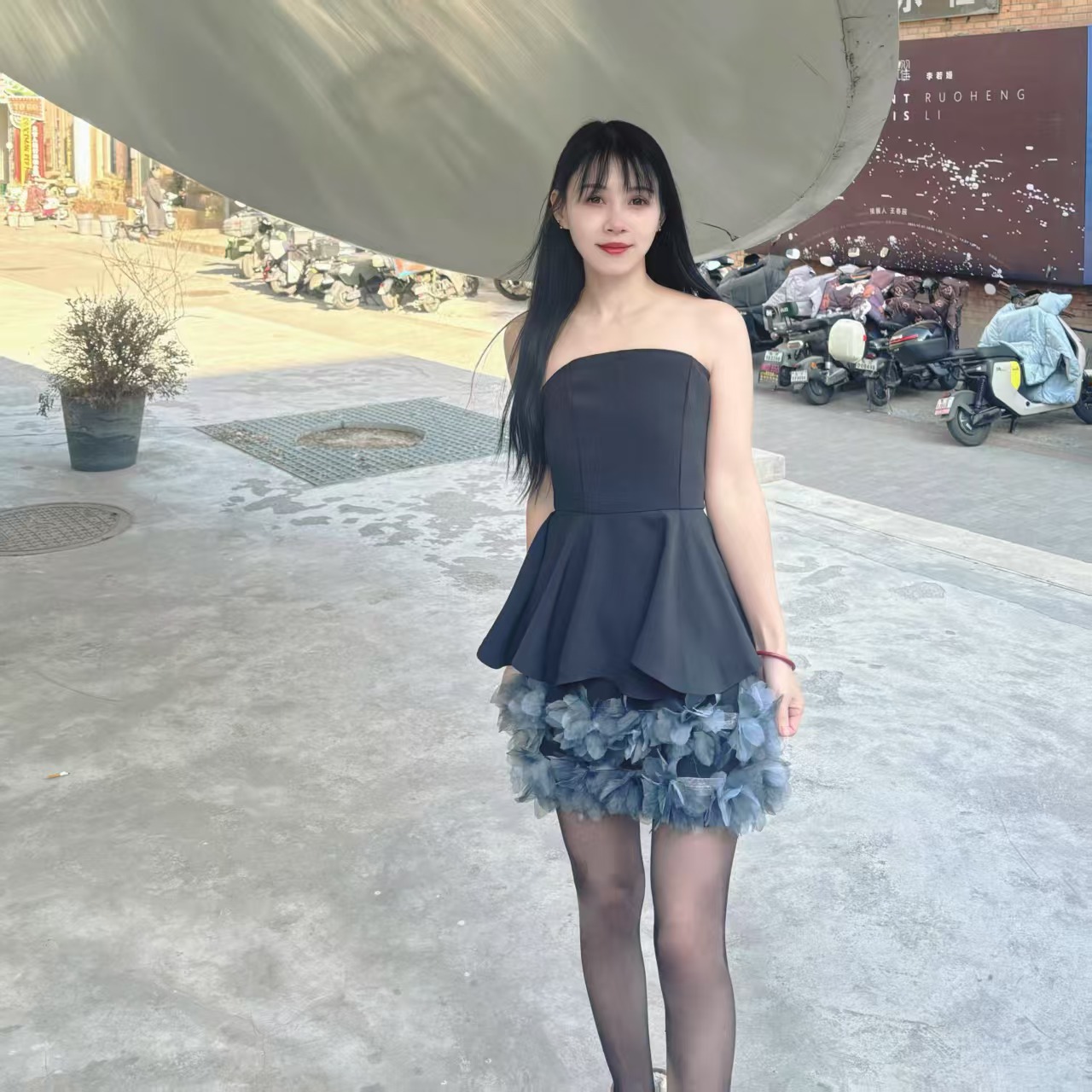 小红门惹火辣妹雪梨