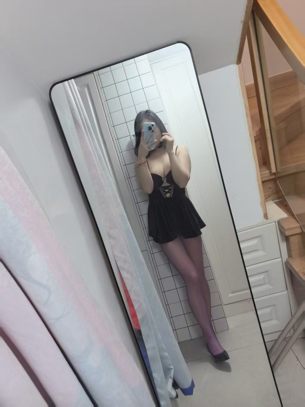 岳麓热辣身材中项小姐姐