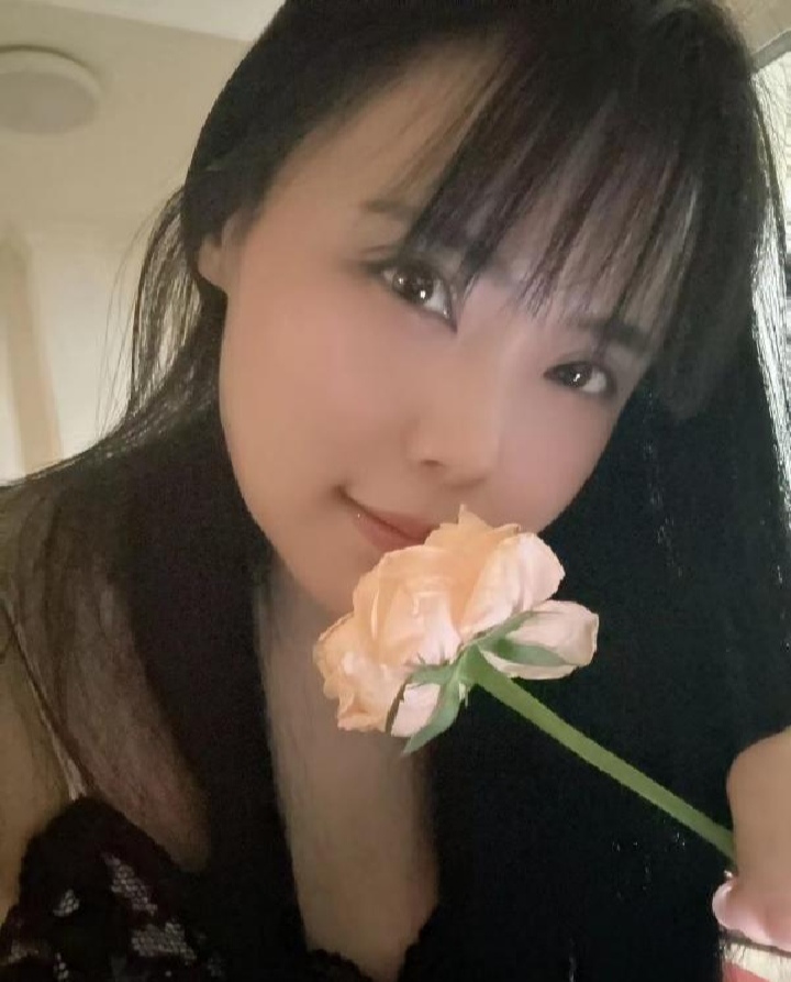 东晓南柔媚小少妇