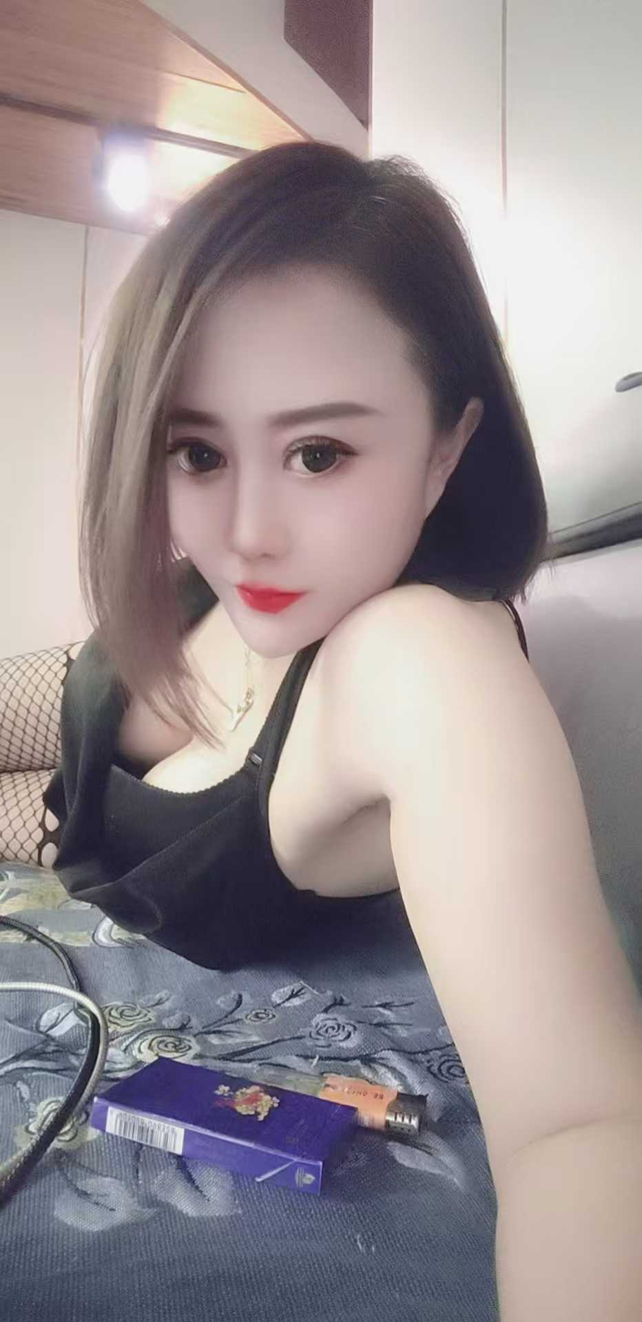 大奶短发欲女丽丽