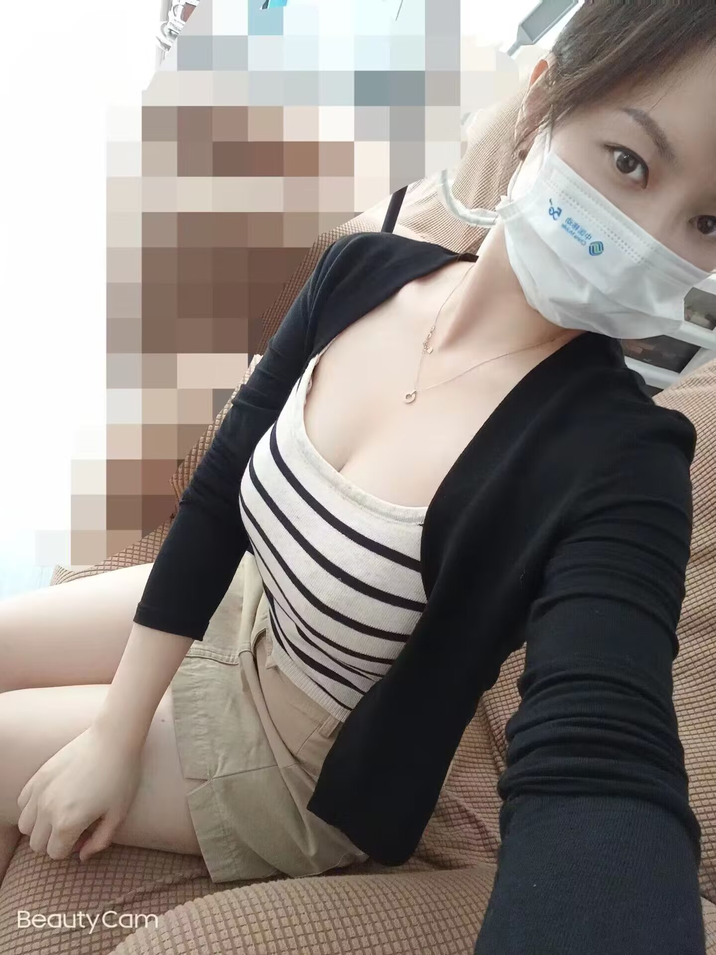 做美容美甲的依人妹子