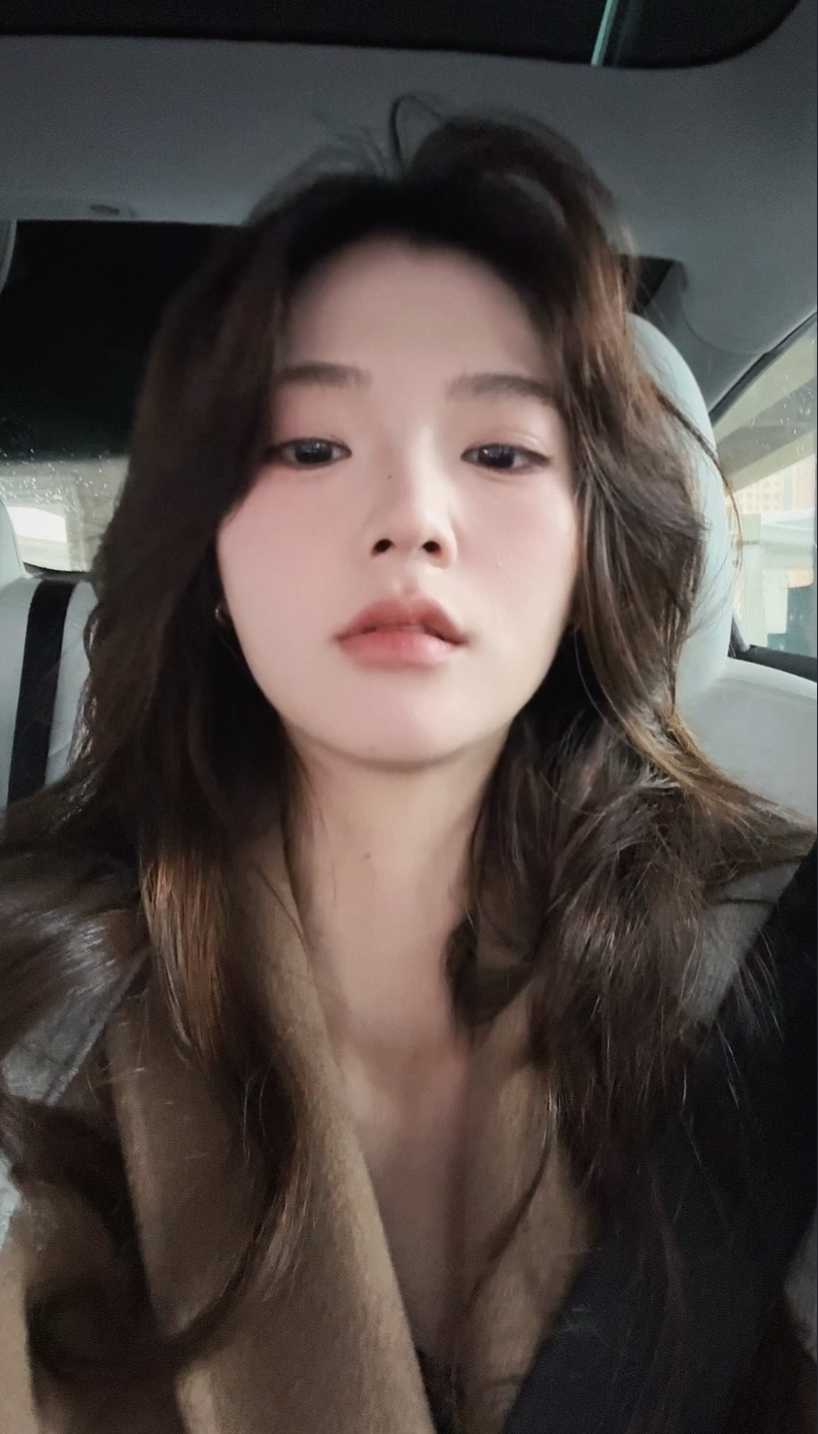 02年御姐不满现在的生活，被迫下海