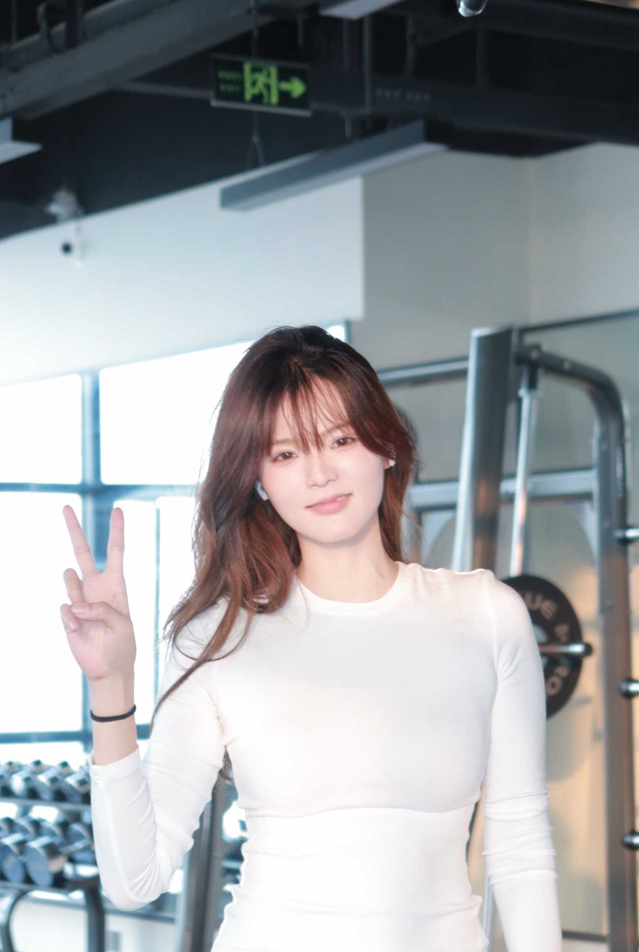 02年御姐不满现在的生活，被迫下海