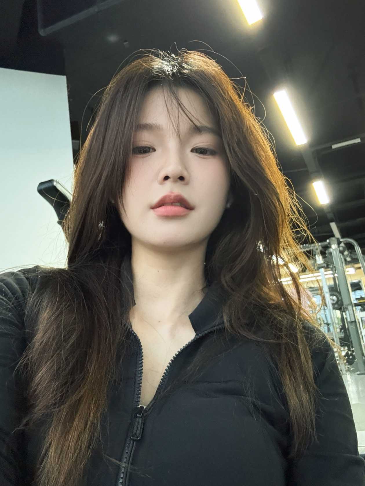 02年御姐不满现在的生活，被迫下海