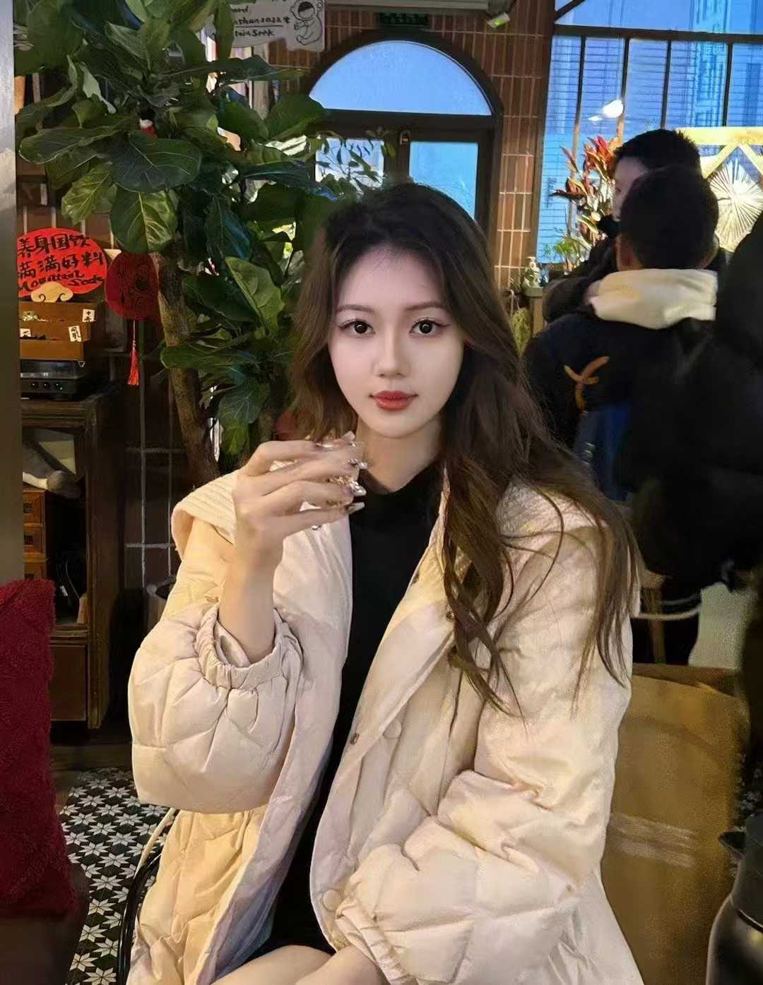 白嫩纯欲小姐姐璐璐