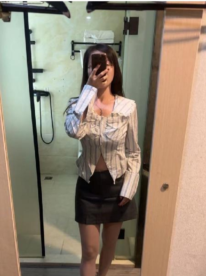 白云热辣制服眼镜妞
