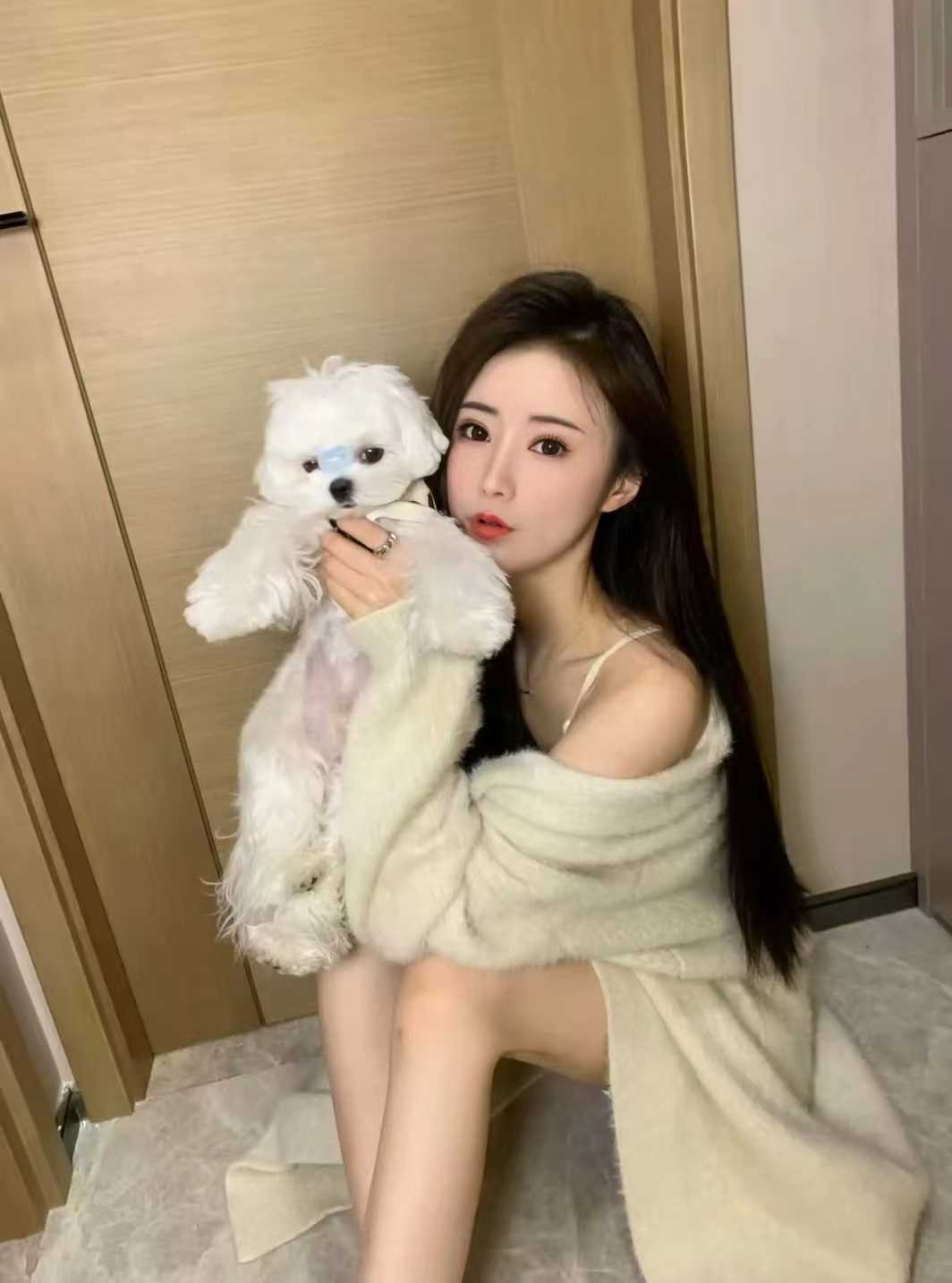 桃林路气质甜妹青青