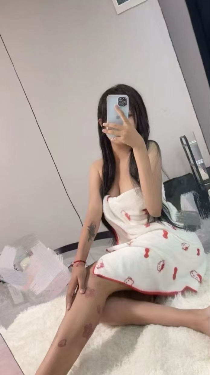 丰满白嫩学生妹小涵