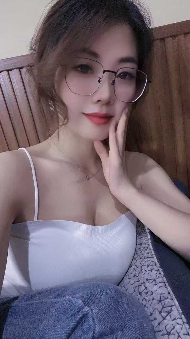 包河魅惑大奶眼镜妞