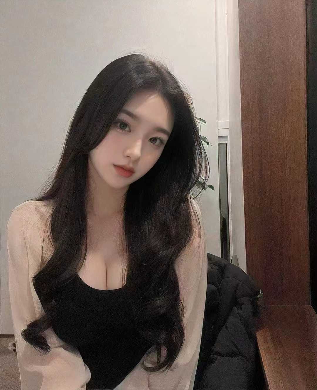 西湖白嫩制服嫩妹芸