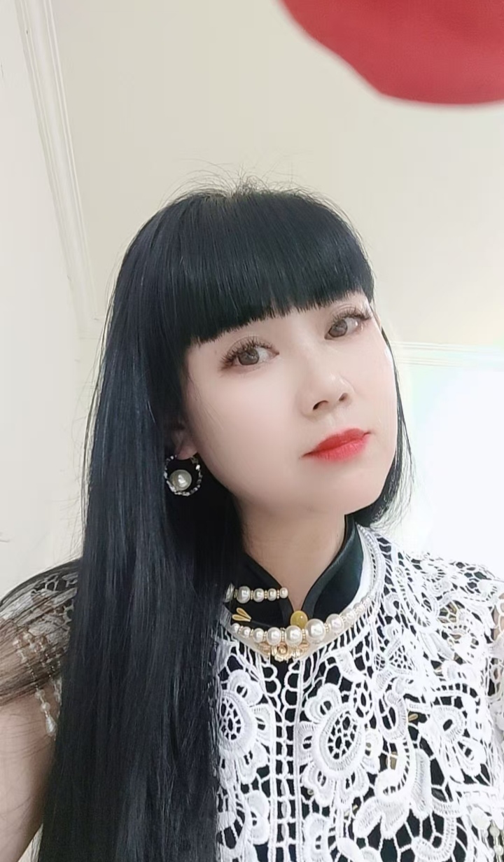 丰满热辣橙菲老师