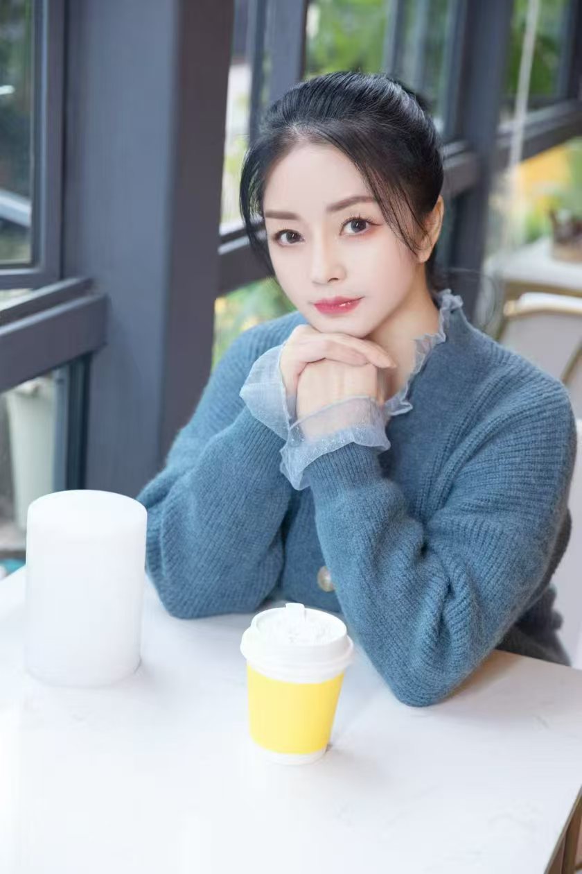 红土地白嫩辣妹梦梦