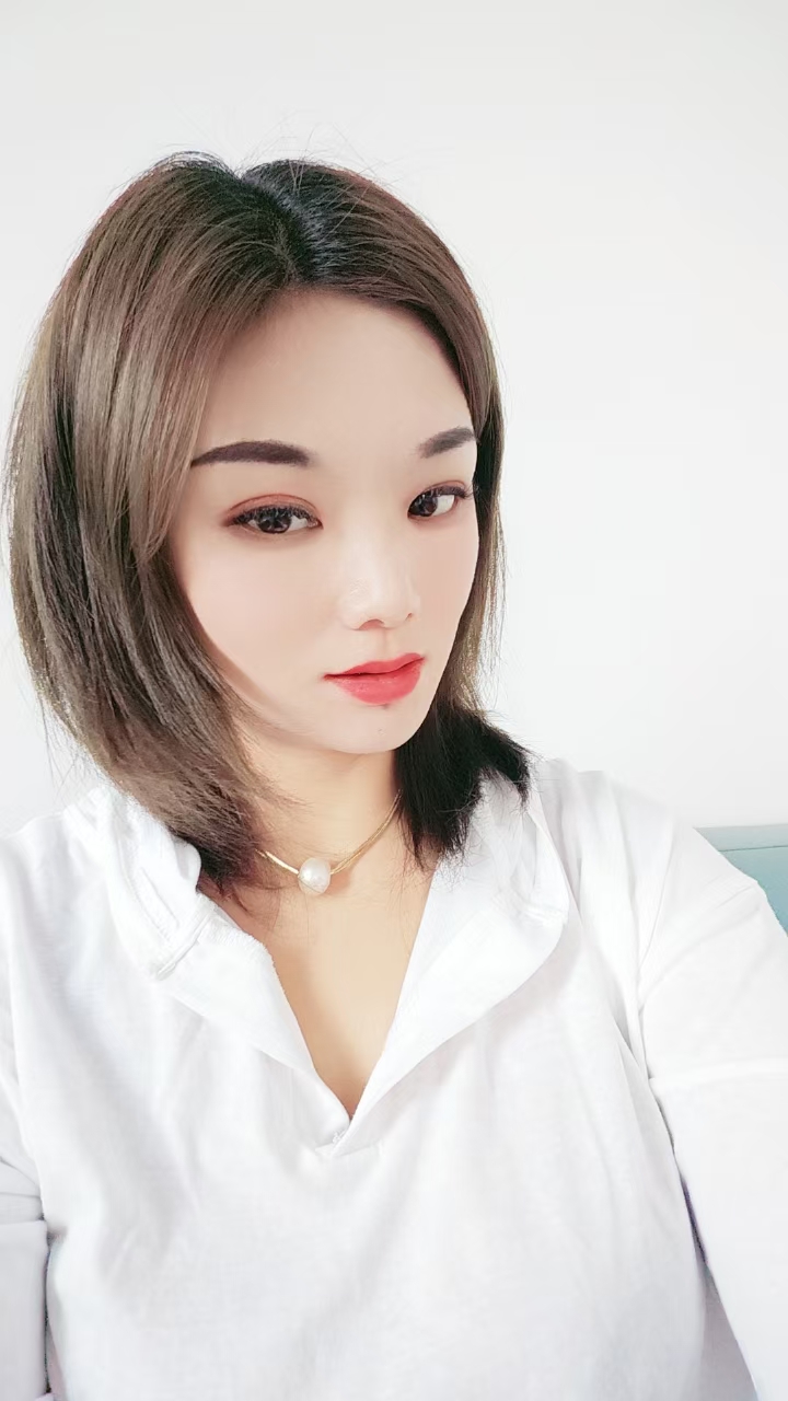 颖州短发少妇月牙