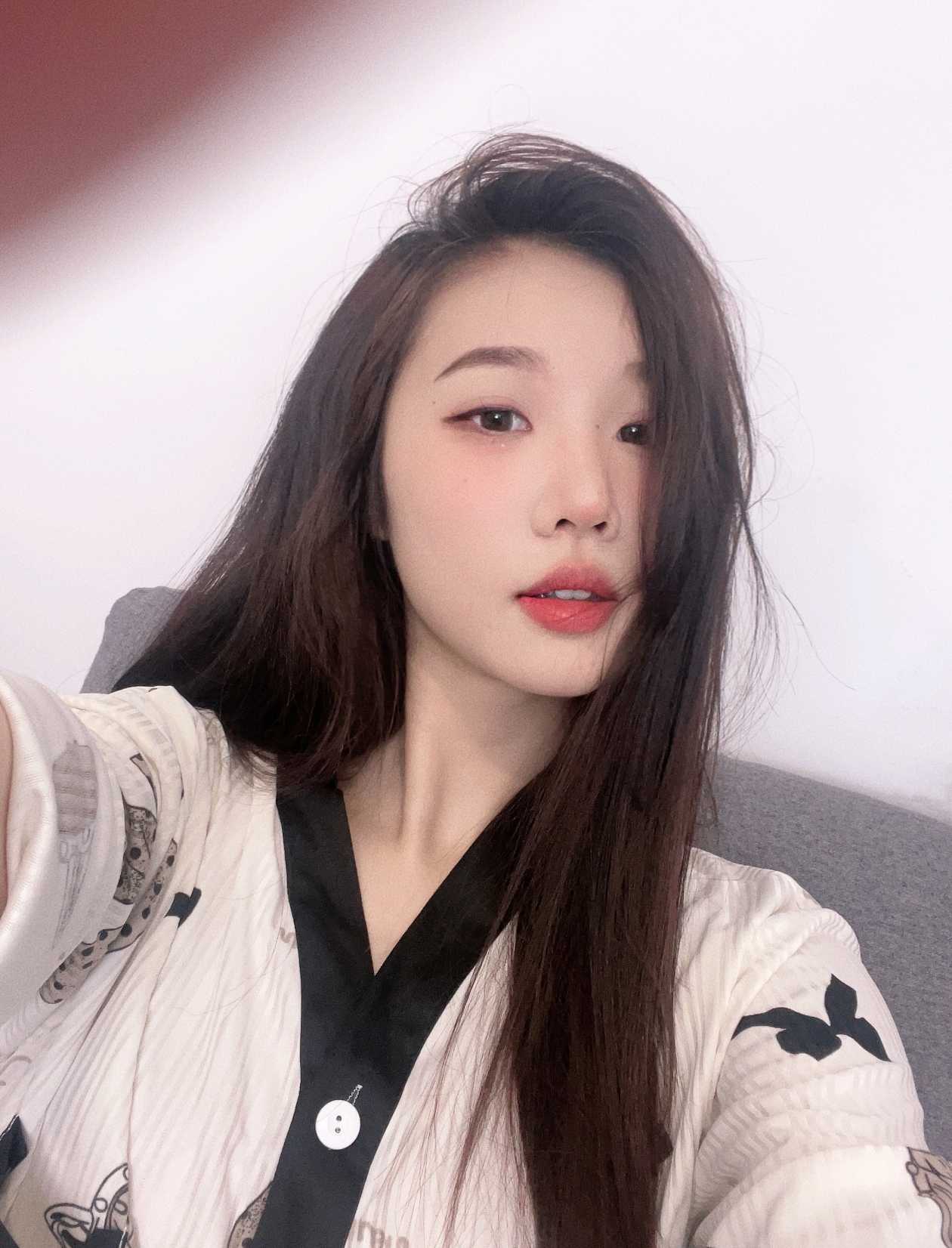 极品反差学妹会一字马