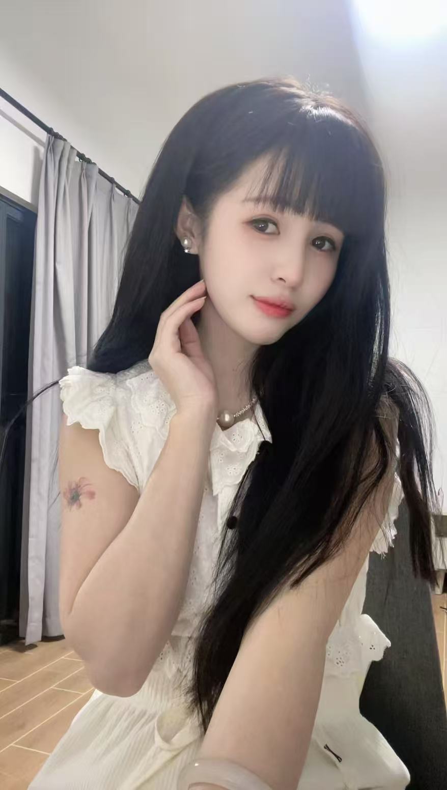 白云紧致辣妹叮当