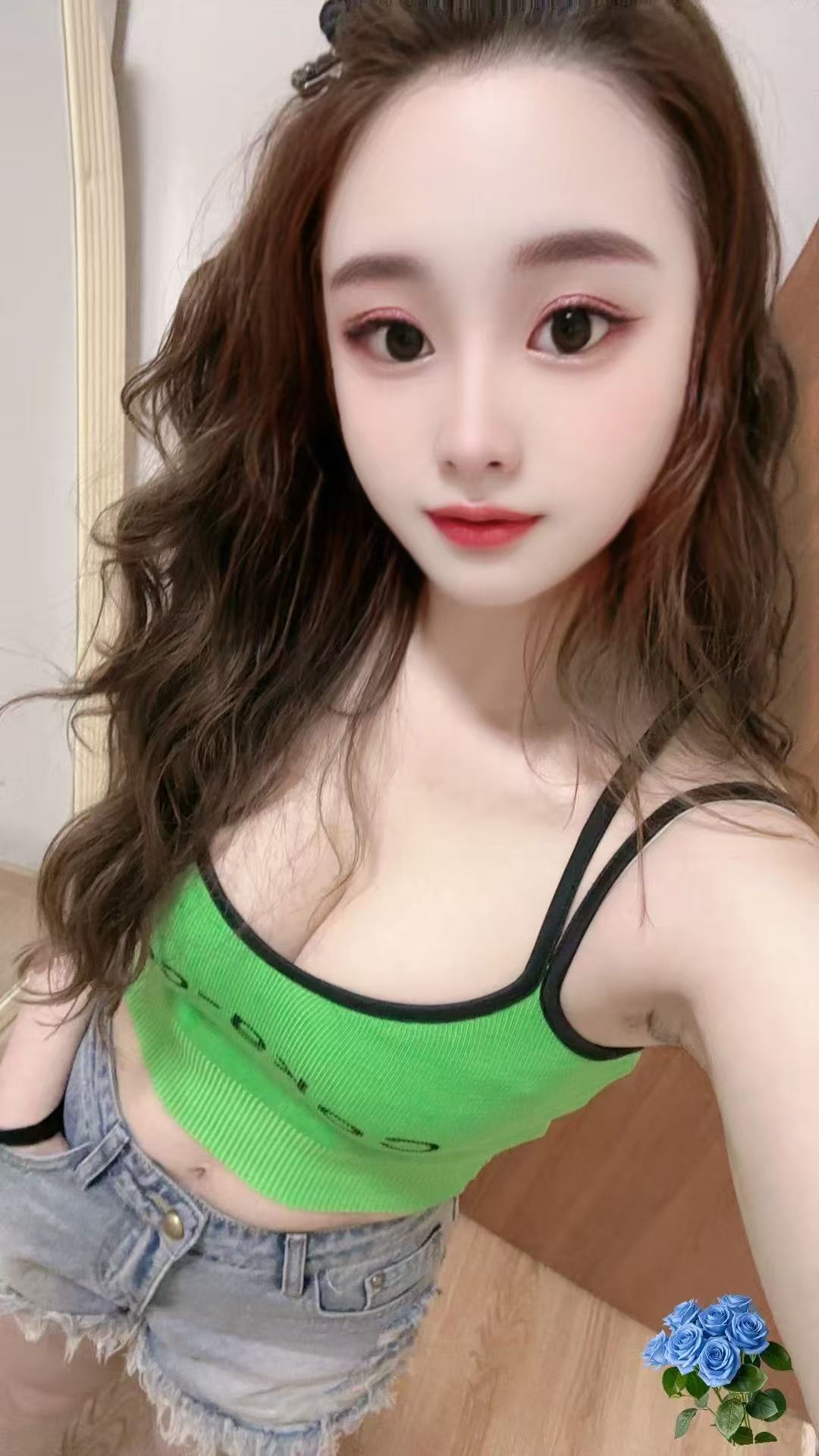 白云大胸嫩妹格格