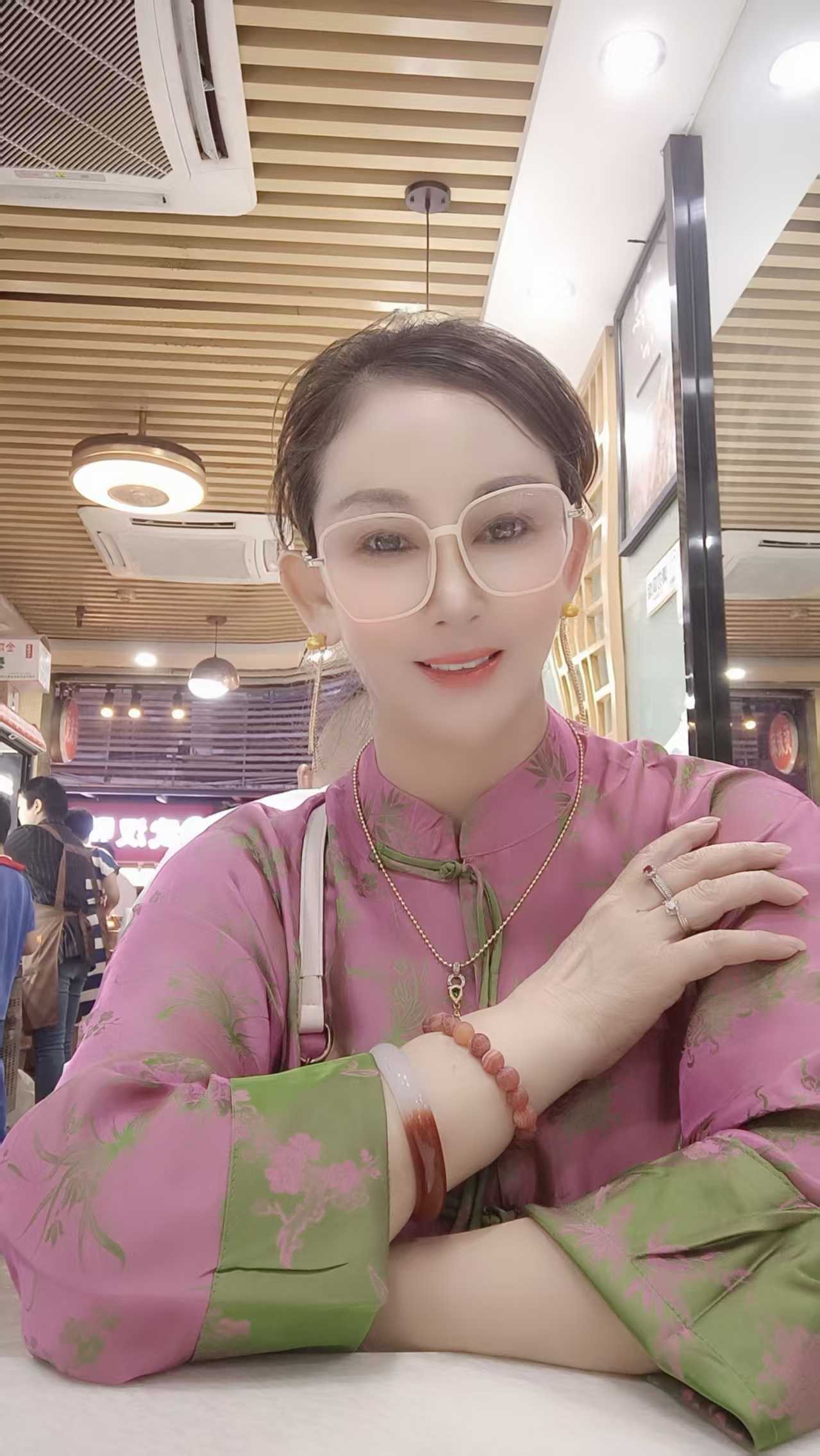 兼职眼镜美少妇晴