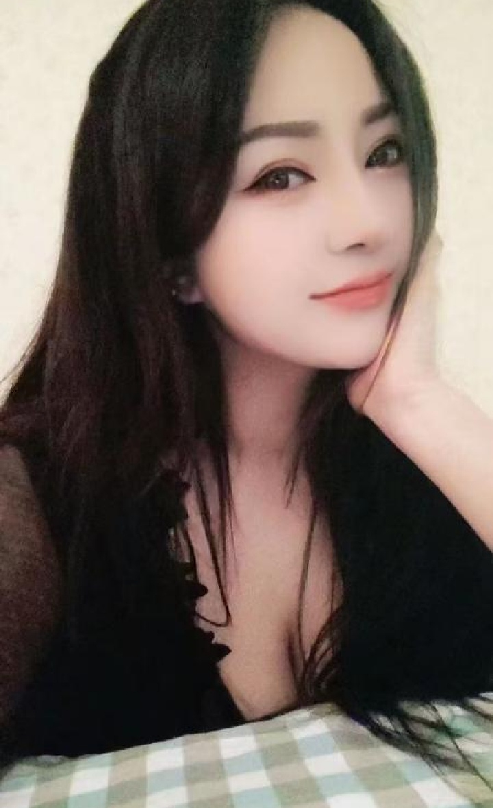 极品情趣大波浪少妇