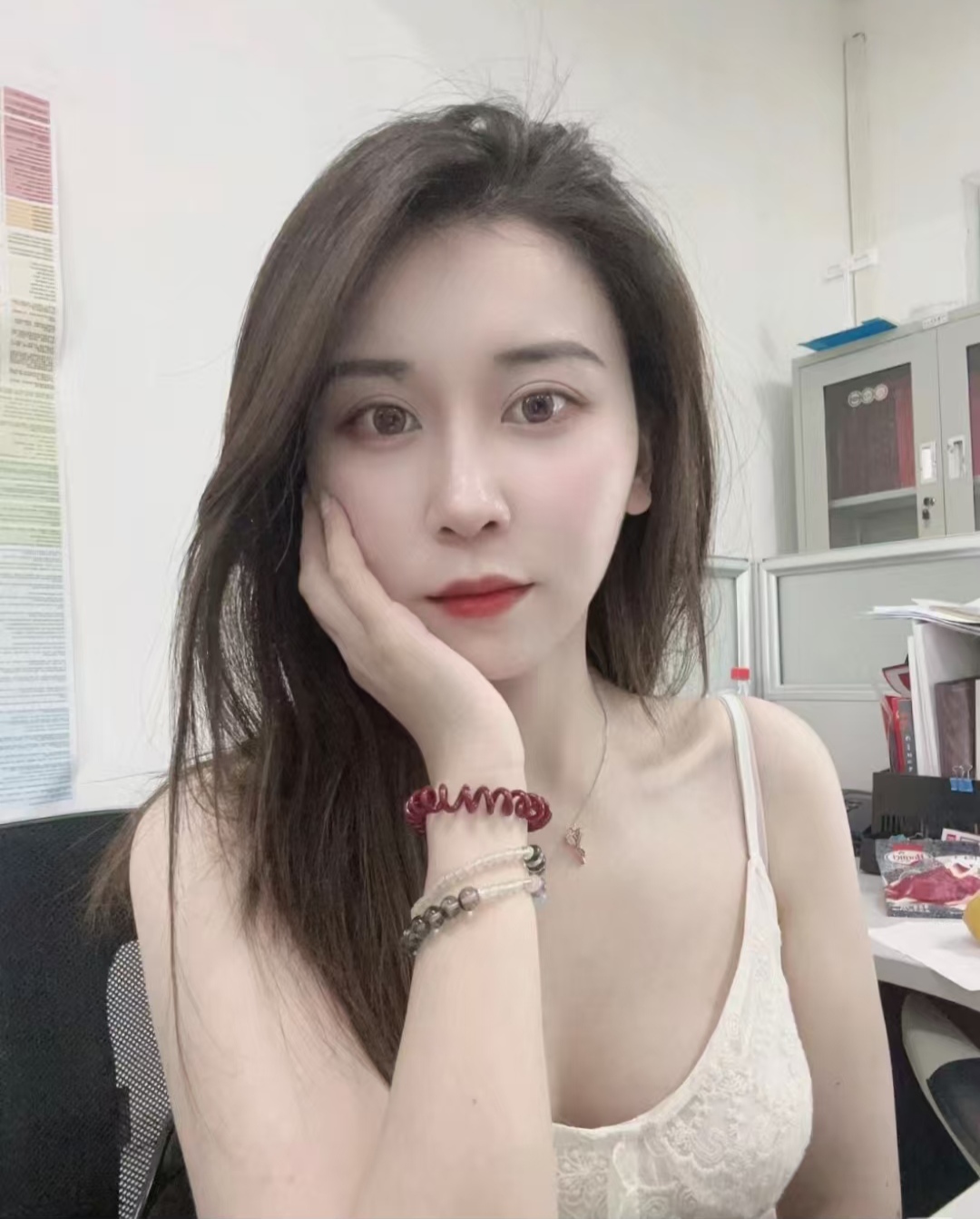 美艳丰润小姐姐元宝