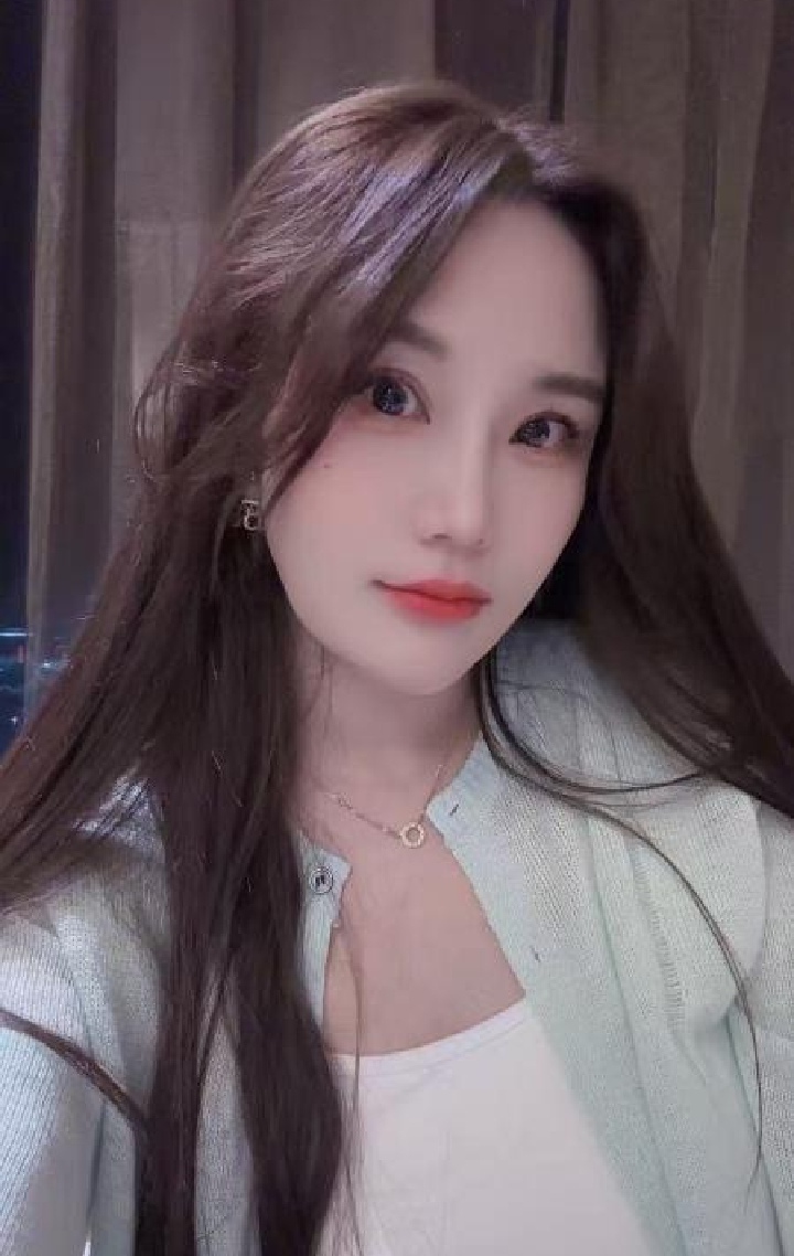 肤白颜值女友系西宝