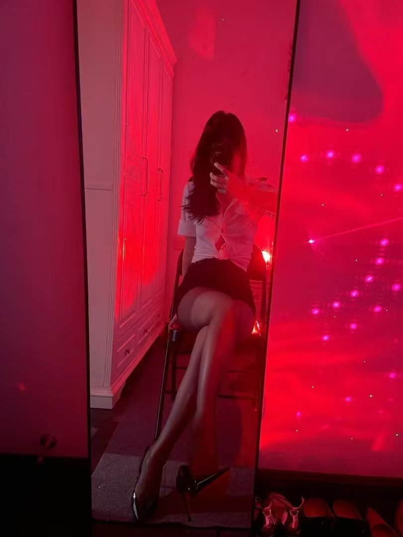 制服丝足水床服务