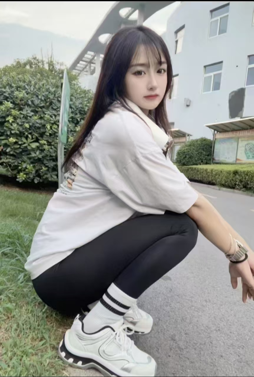 兼职瑜伽裤美妞九月