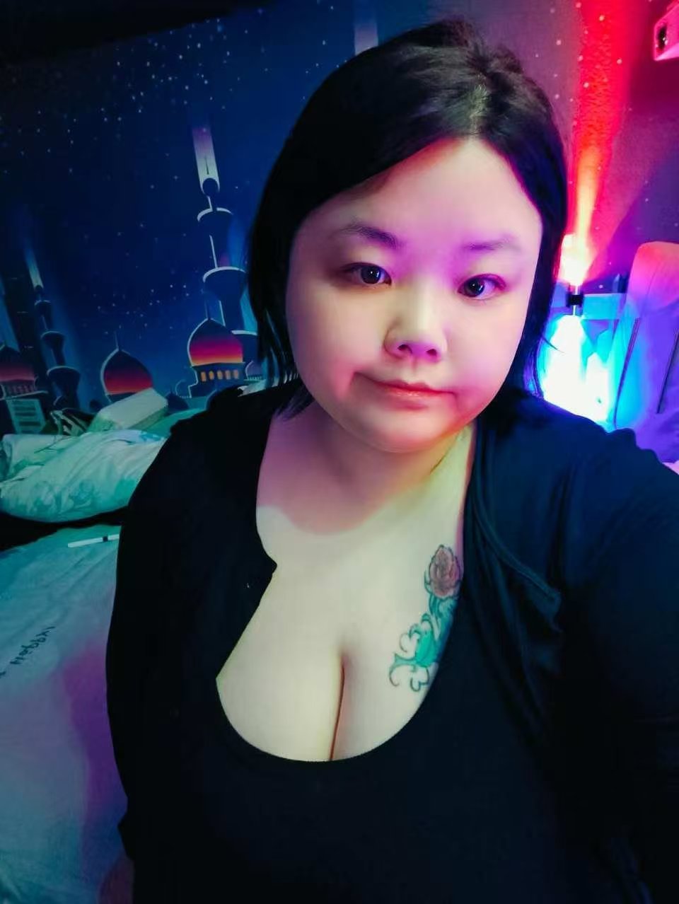 丰满服务系小姐姐六六