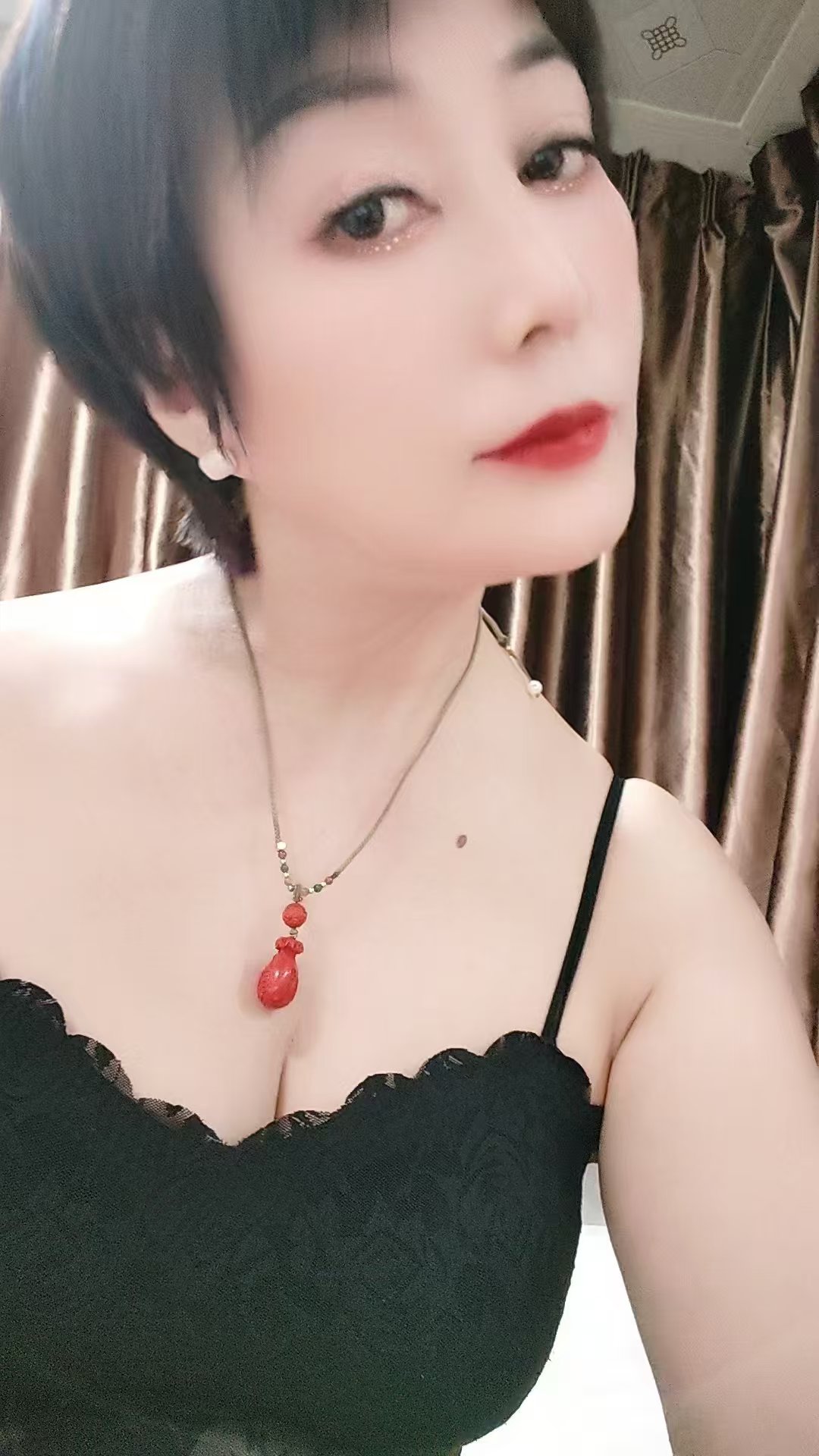 拱北丰满短发御姐甜宝