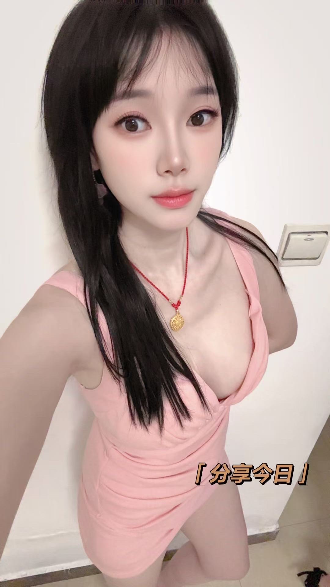 岗顶丰满撩人猪猪妹