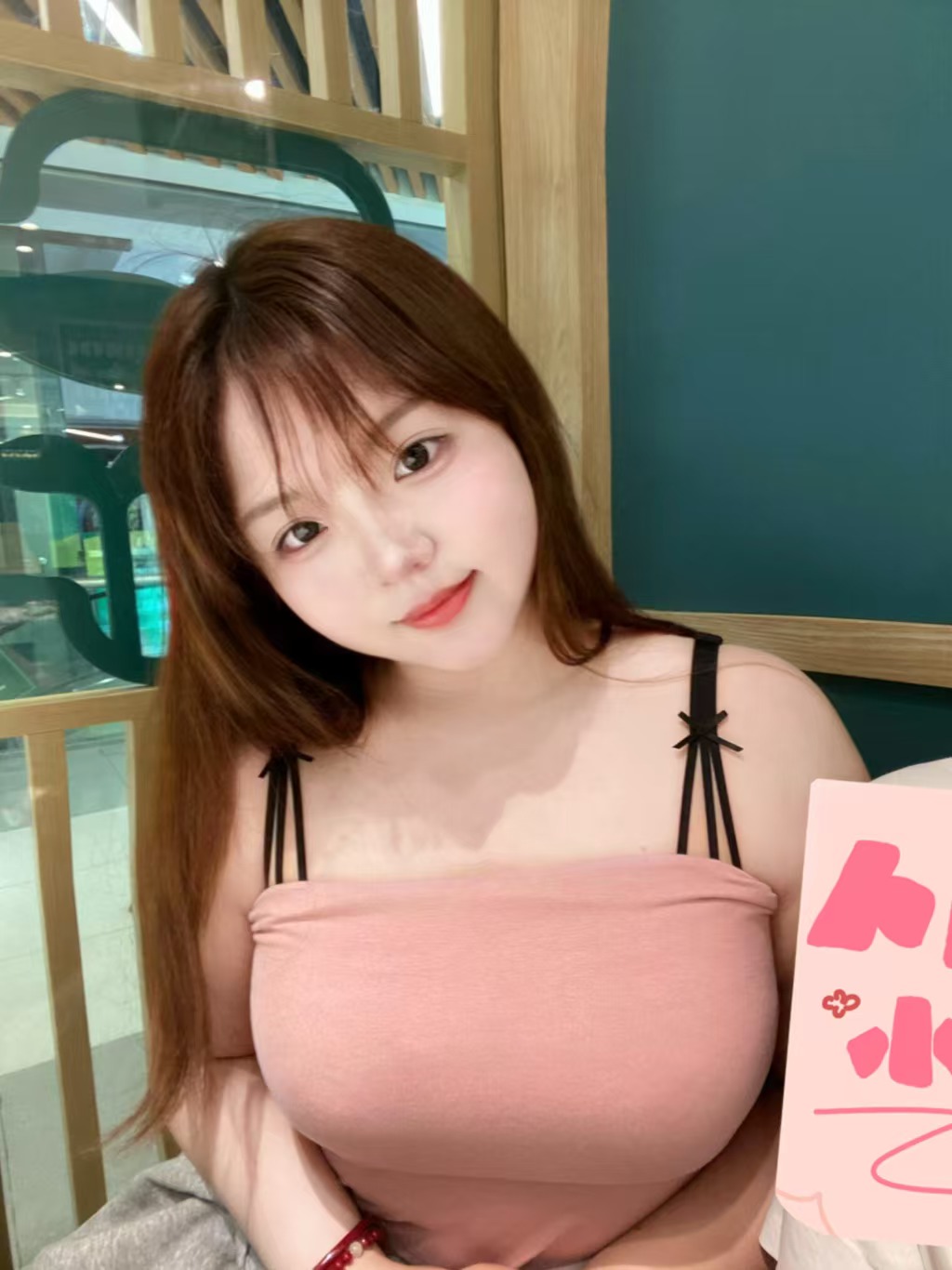 白嫩爆乳肉弹炮架琪琪