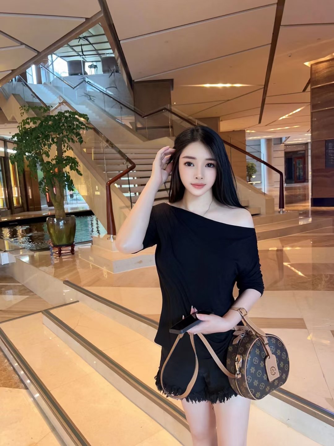 丰满热辣美妞漫妮