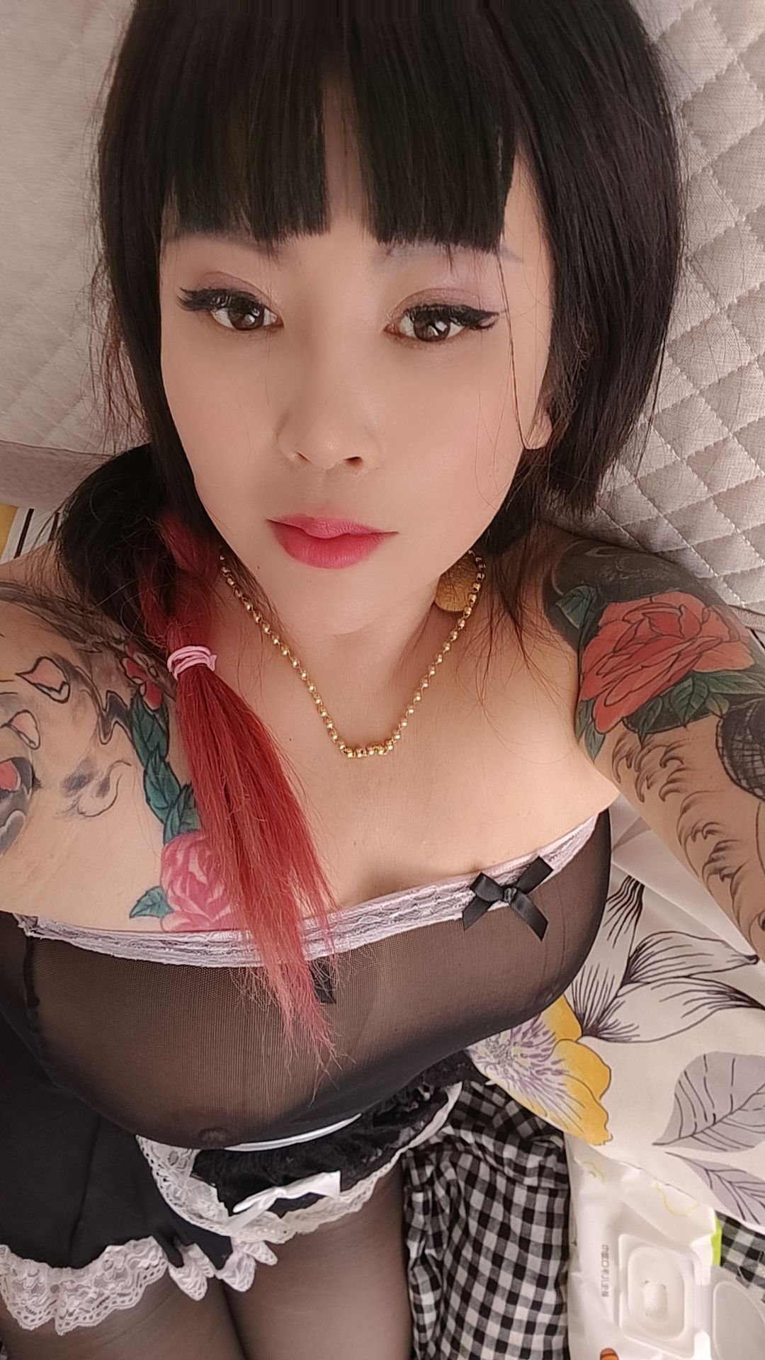 卧龙热辣风情大奶瓶