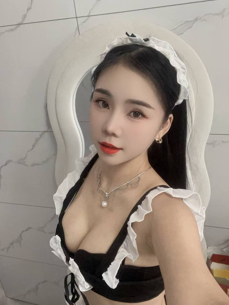 丰满制服辣妹樱樱