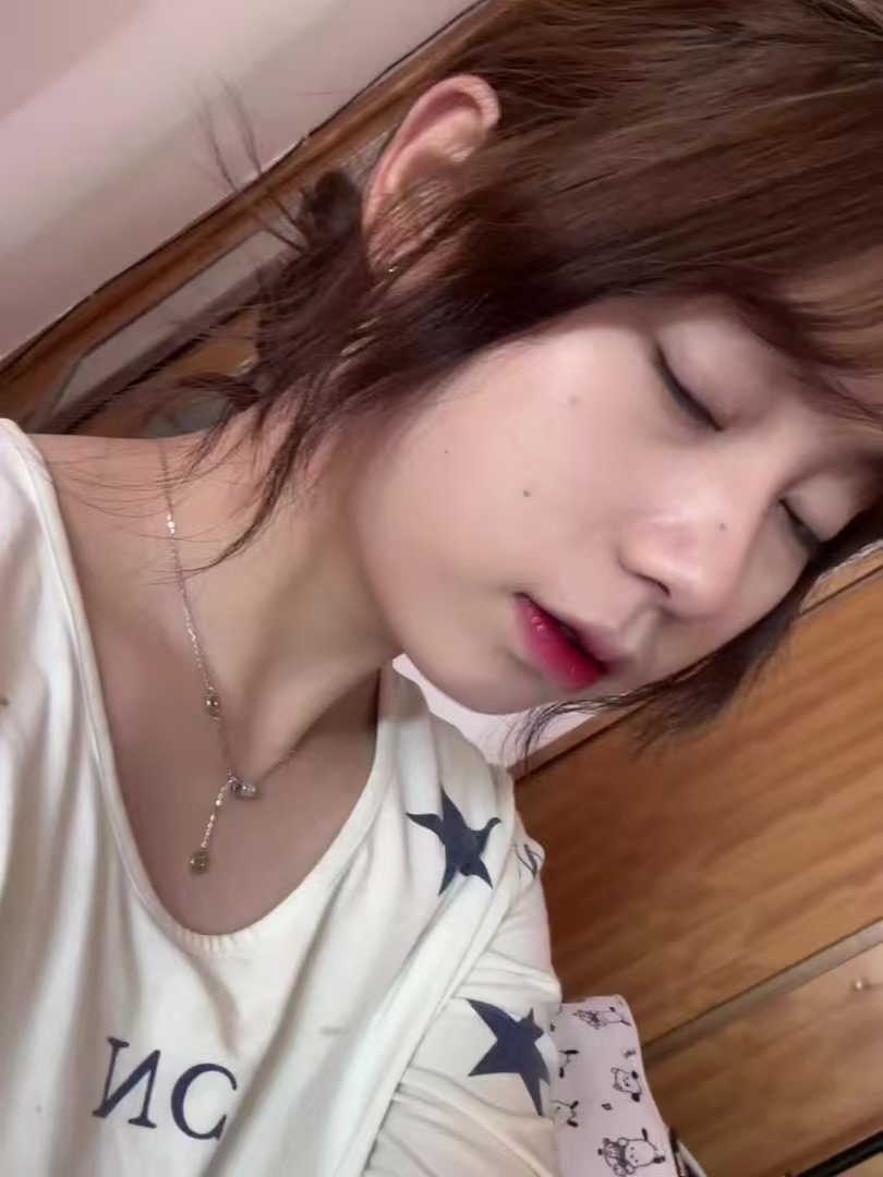 二七粉嫩甜妹小紫