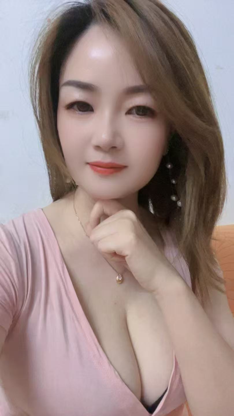 越秀肉感大波妹