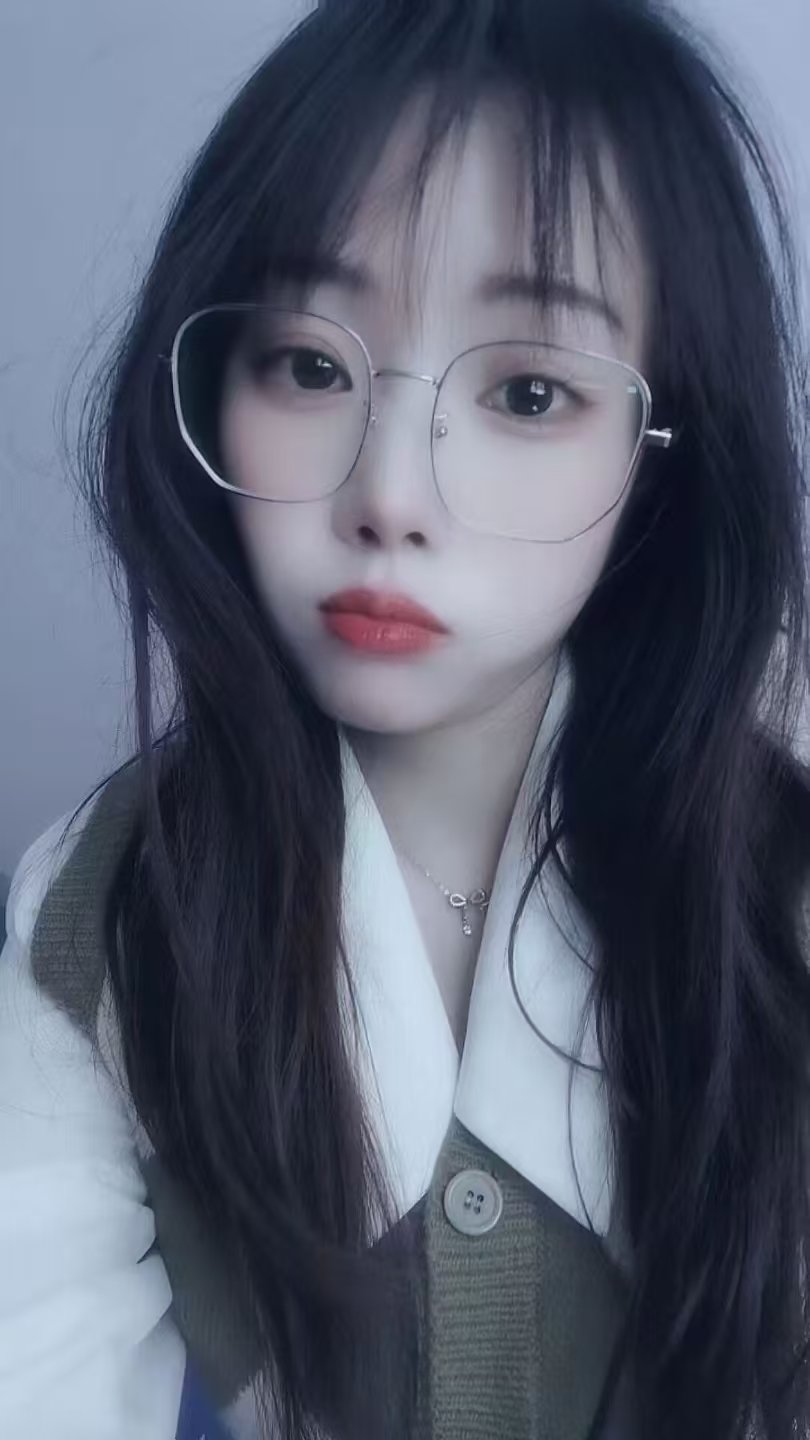 情趣眼镜嫩妞梦梦