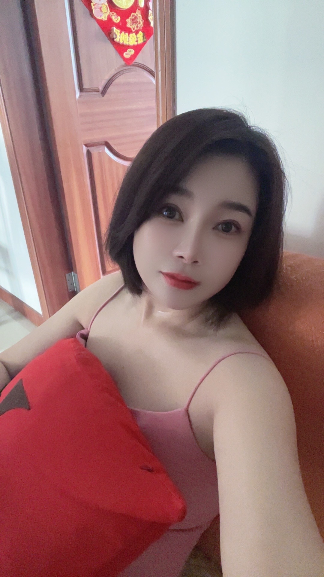 美乳短发御姐露露