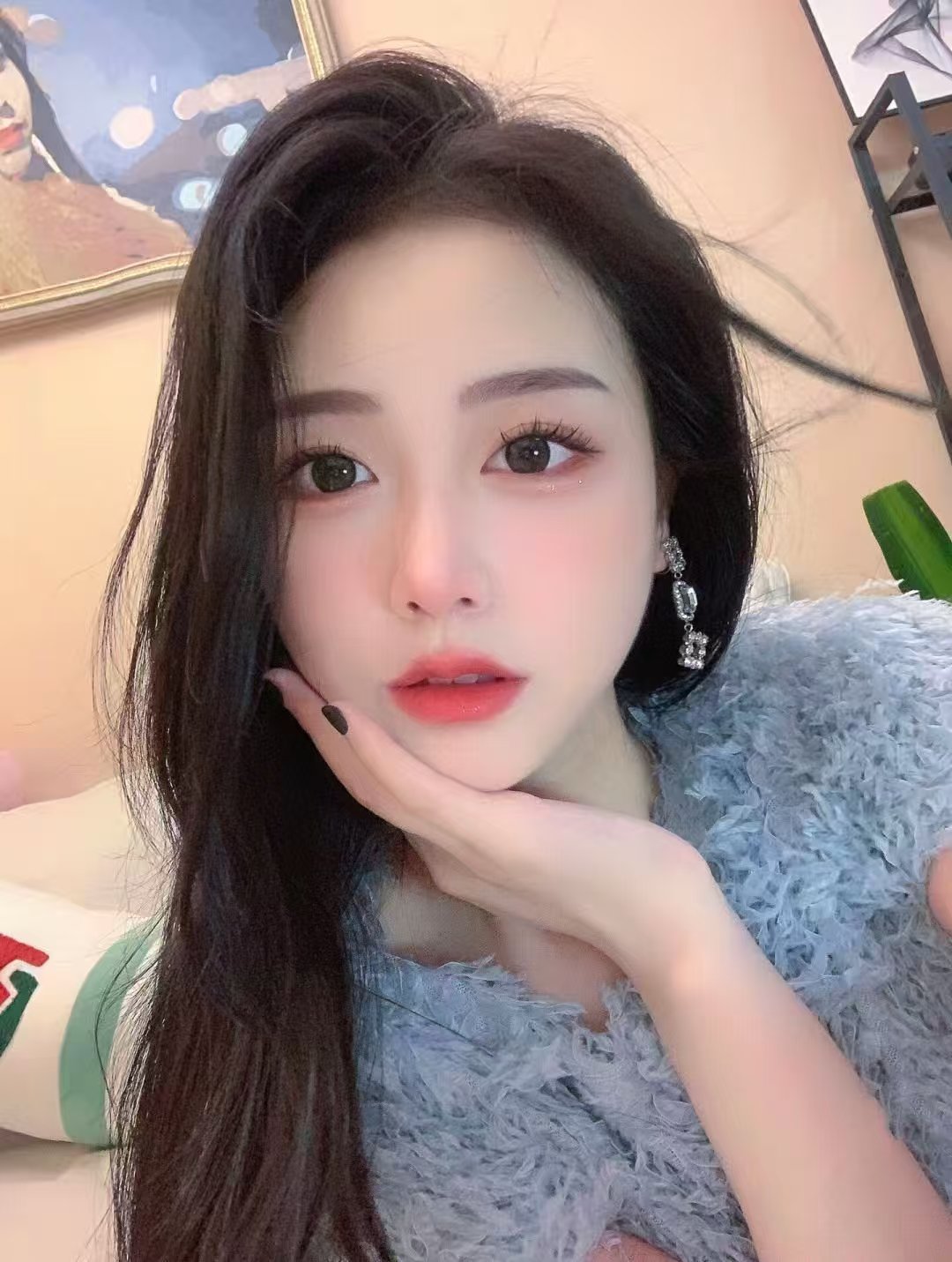 龙华白嫩美妞若曦