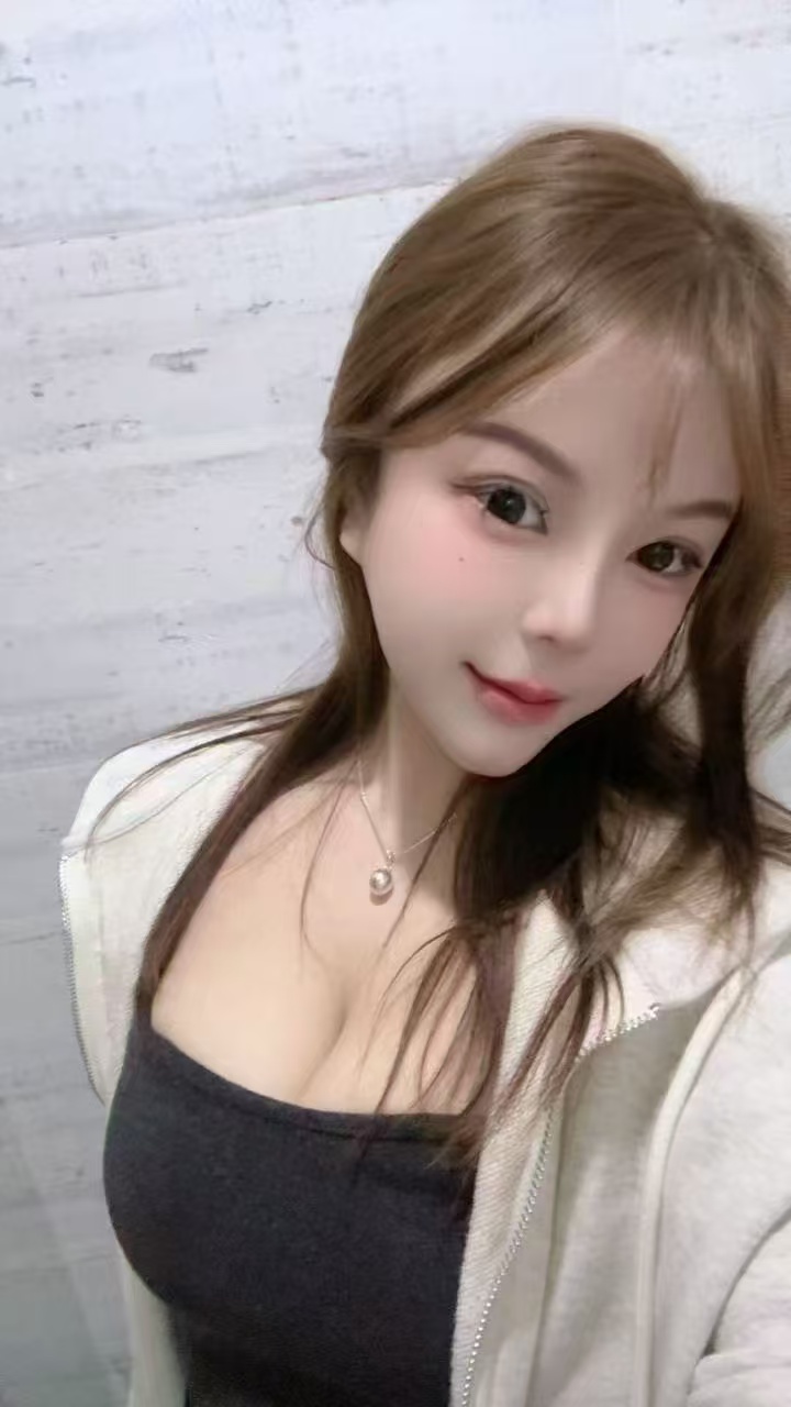 美乳小妖精梦娜