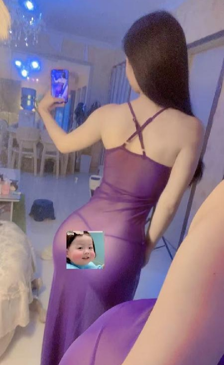 细腰翘臀娇少妇