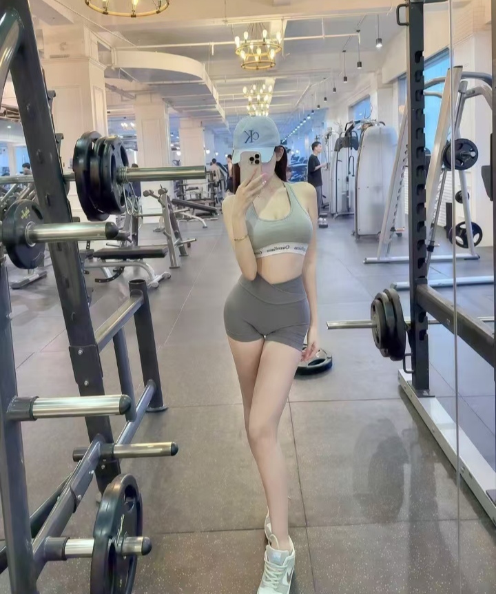 蜜桃臀暖暖GS服务