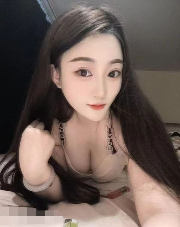 粉嫩多汁白虎兼职学妹