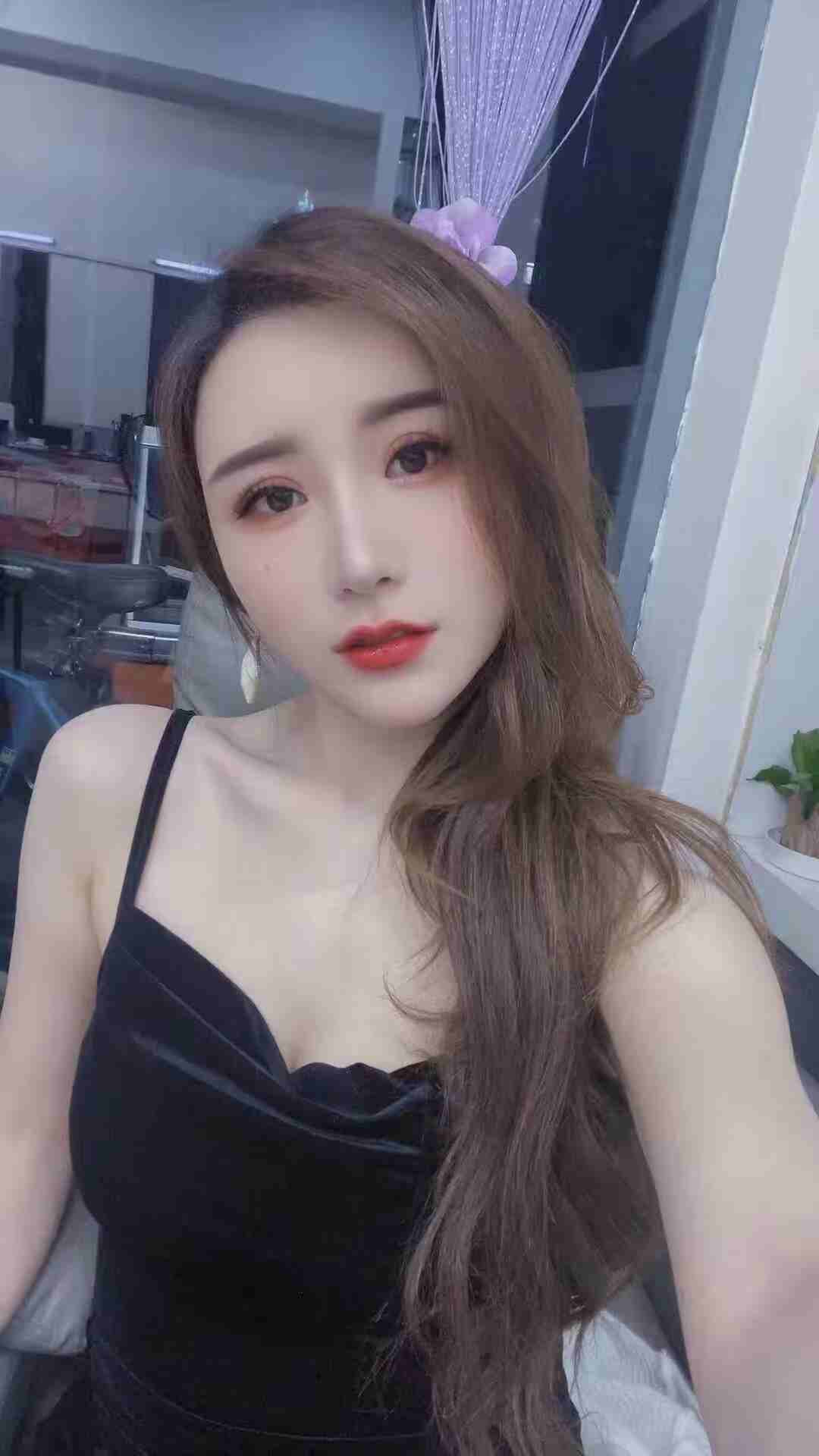 热辣身材美妞小雅